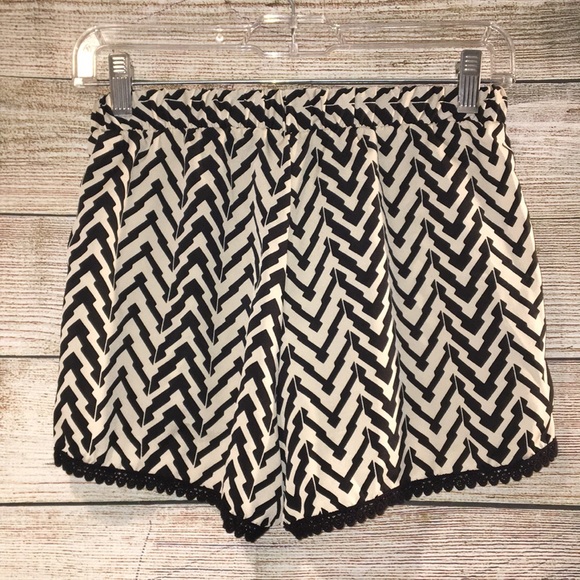 Love Culture Black Chevron Shorts - Picture 7 of 11